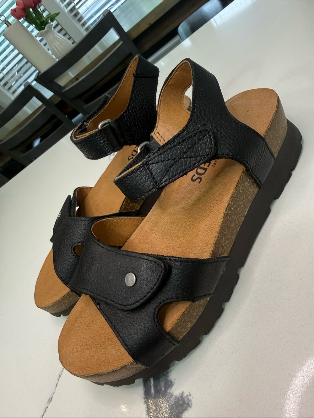 White Mountain FOOTBEDS Sandals Sz 6M Black Leather Fully Adjustable Cork